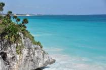 A impressionante cor do mar do caribe, em Tulum, no México